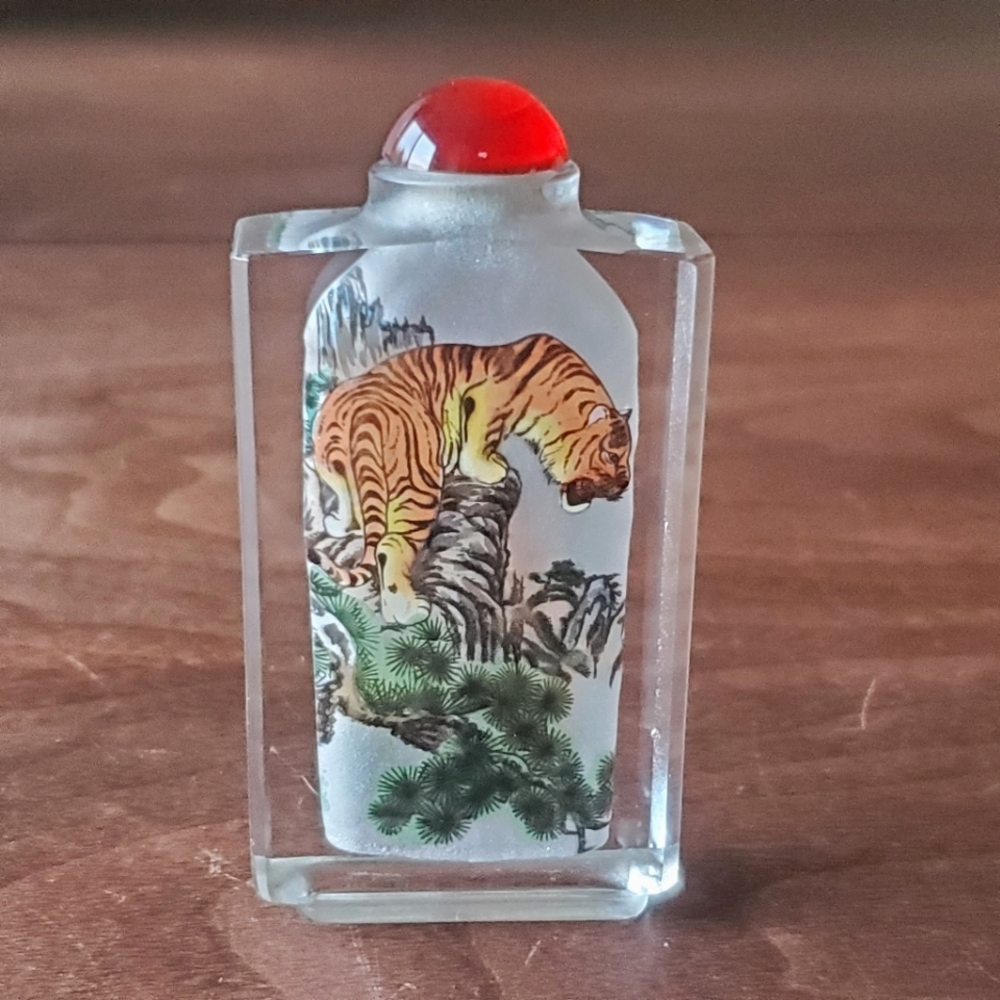 Vintage Reverse Painted Chinese Snuff Bottle Tigers
